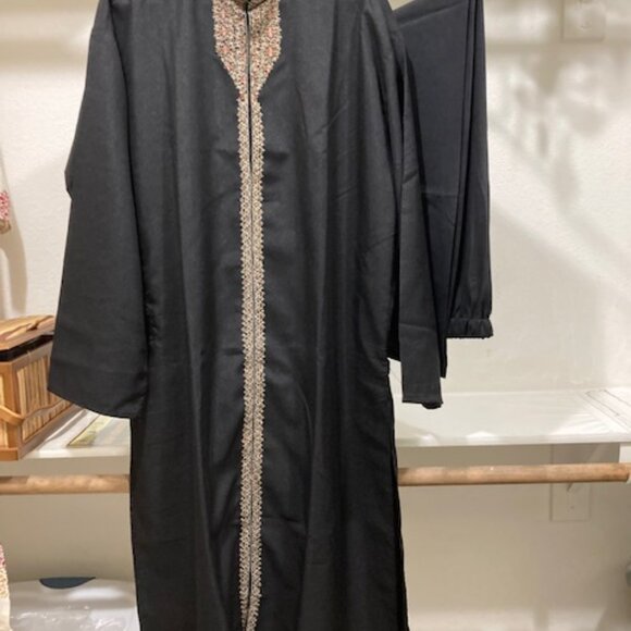 Black embroidered Khameez and churidar set - Picture 1 of 3